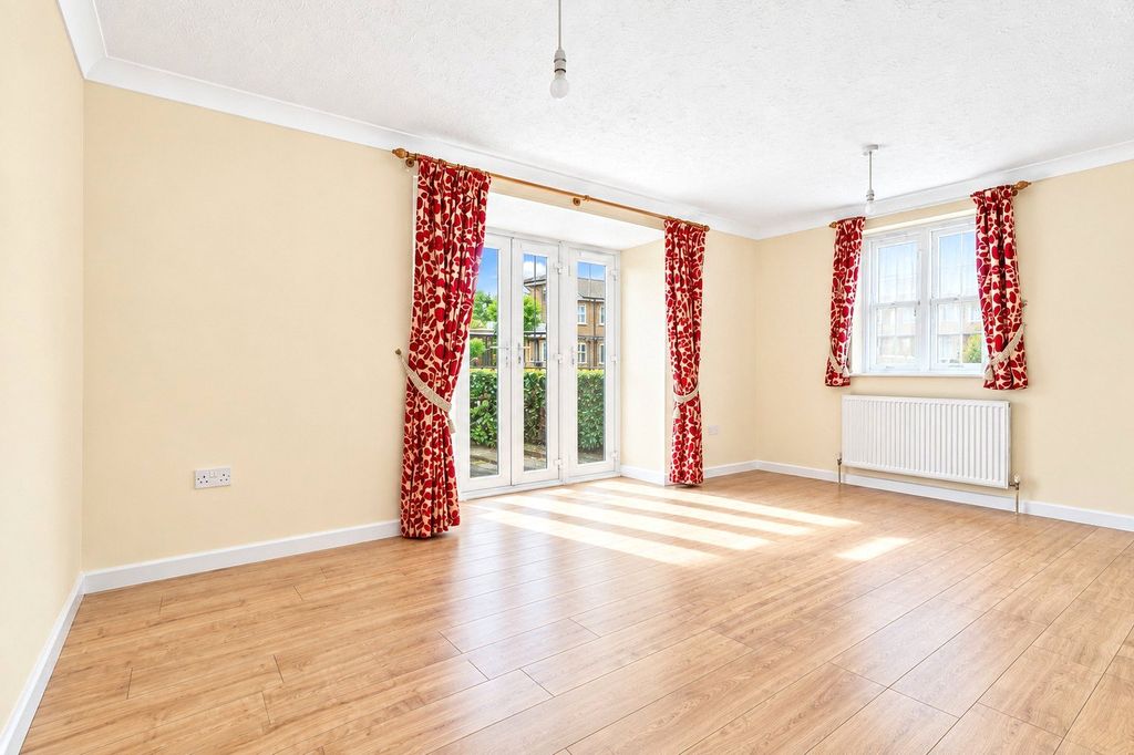 Property photo 2 of 8 Picture No. 27