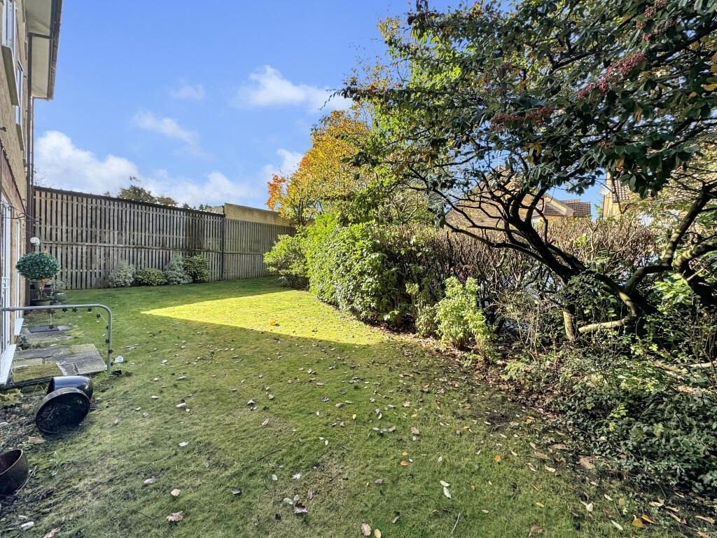 Property photo 2 of 8 Garden