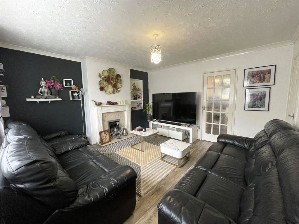 Property photo 2 of 19 Picture No. 17