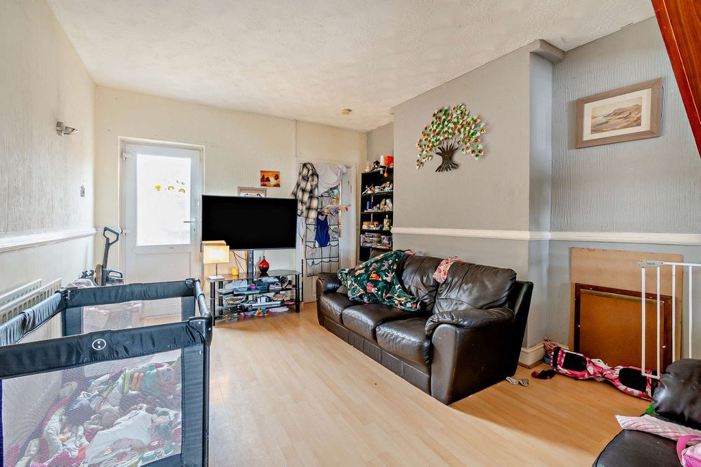 Property photo 3 of 26