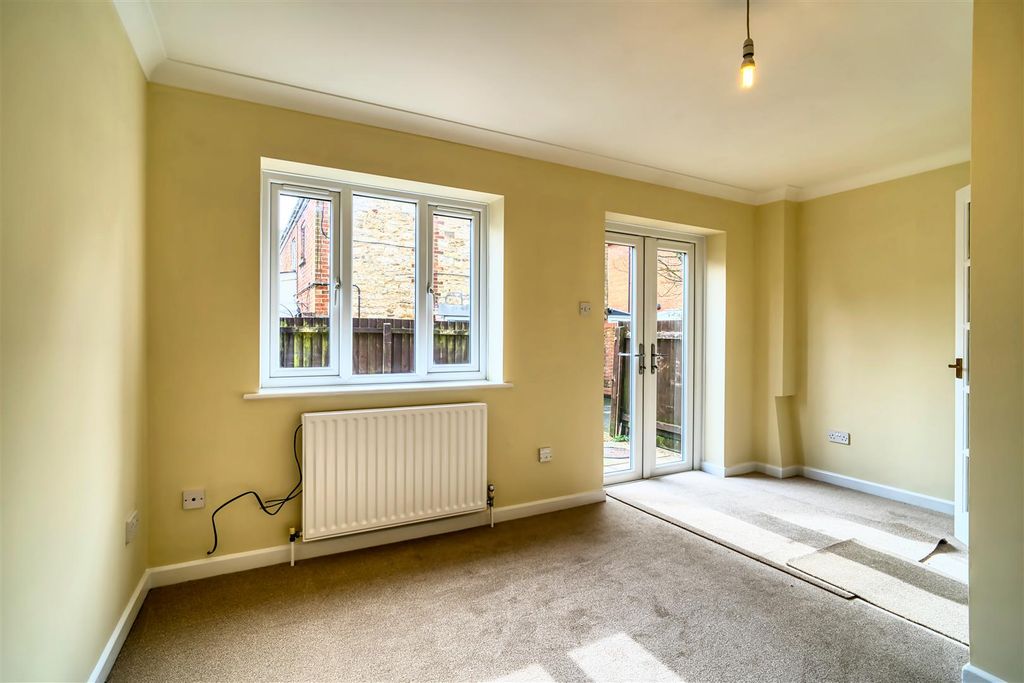 Property photo 3 of 10 Sitting Room