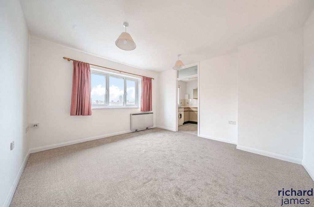 Property photo 3 of 10 76c95309096d4d93B4Bc46651508A9Fc