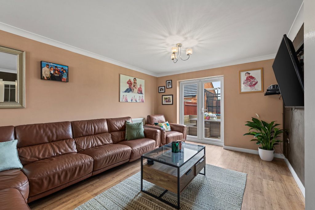 Property photo 2 of 21