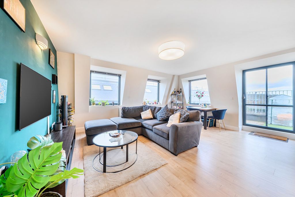 Property photo 2 of 19 1436322-12-69Cbdc...