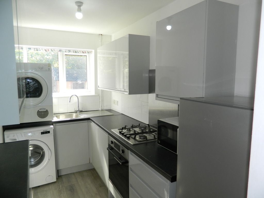 Property photo 2 of 9 Modern Kitchen