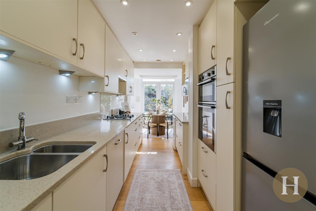 Property photo 2 of 33 Kitchen