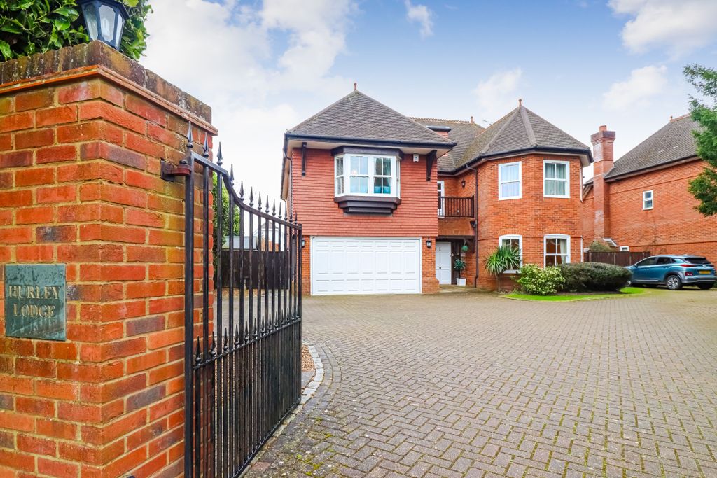 Property photo 3 of 64