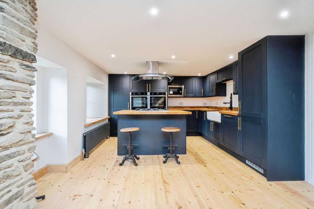 Property photo 2 of 19 Pbox-Img.Jpg