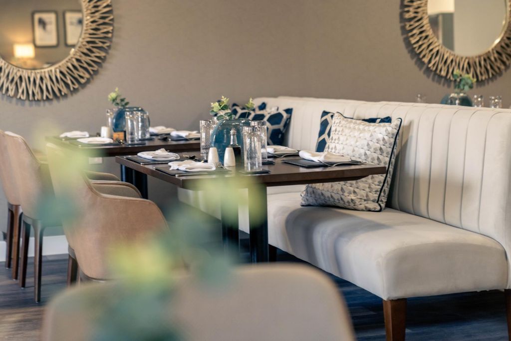 Property photo 3 of 14 Bistro