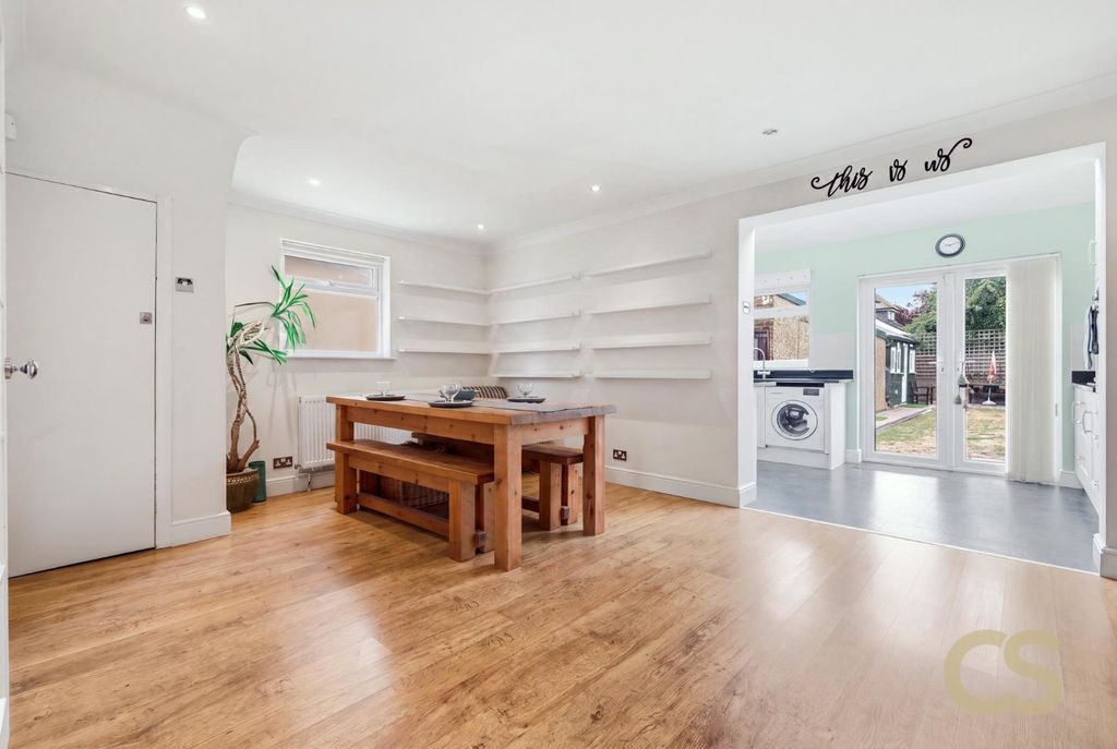 Property photo 3 of 23 5335307