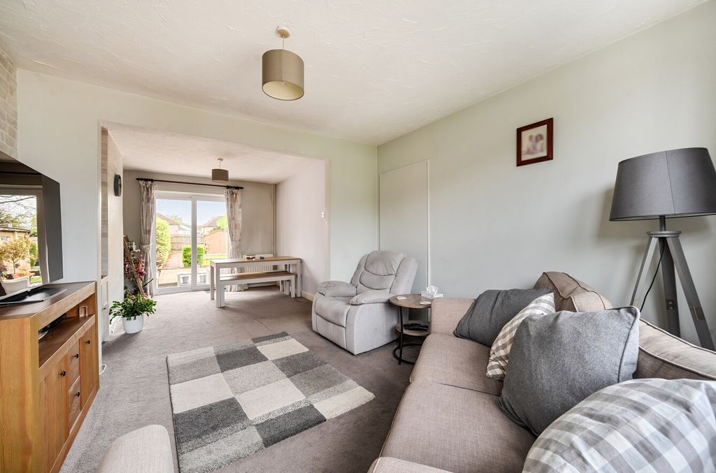 Property photo 2 of 20 1446006-8-69De60E...