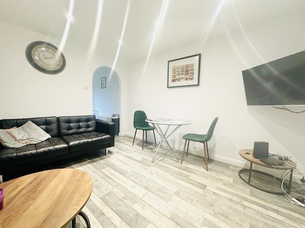 Property photo 2 of 7 Living Room