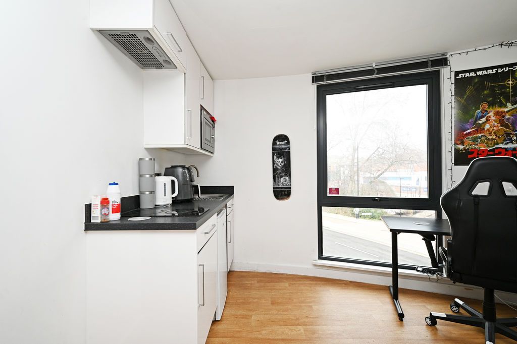 Property photo 3 of 10 Studio Apartment