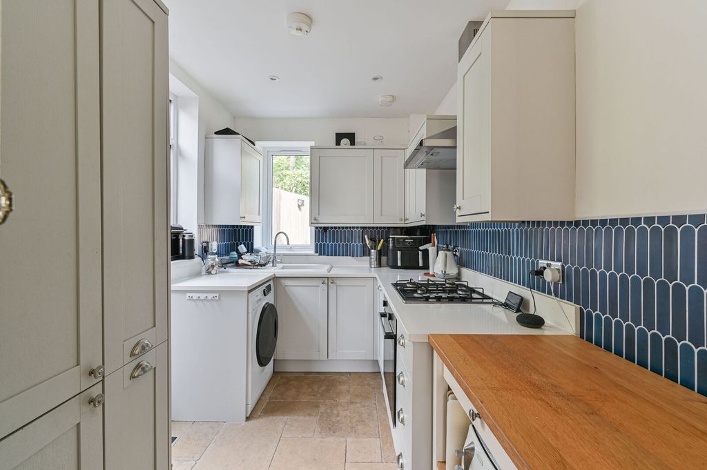 Property photo 3 of 24