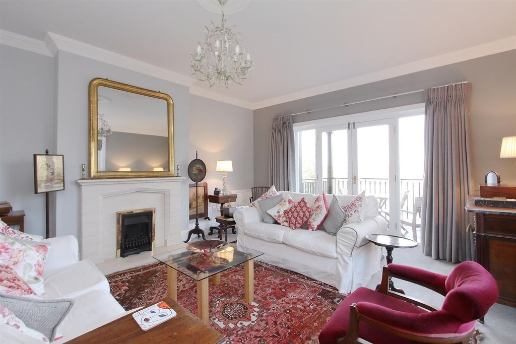 Property photo 3 of 24 Flat 4 Hazelmere House (1).Jpg