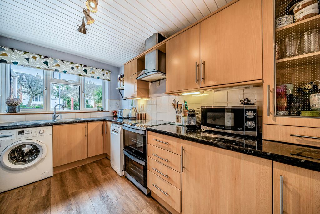 Property photo 3 of 22 Kitchen