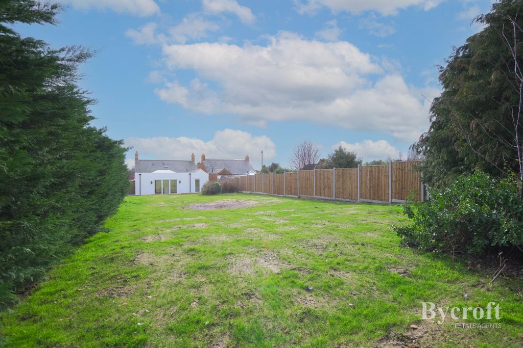 Property photo 3 of 27