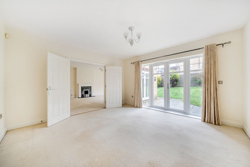 Property photo 3 of 21 1406500-19-69807d...