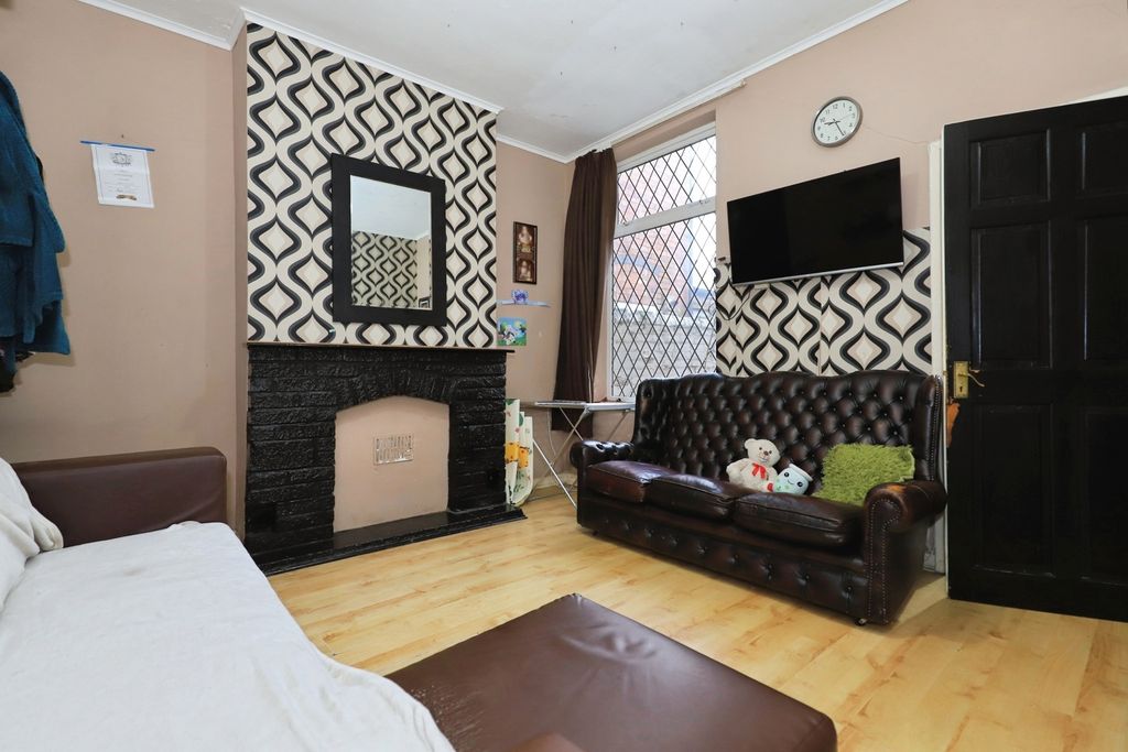 Property photo 3 of 18 Pbox-Img.Jpg