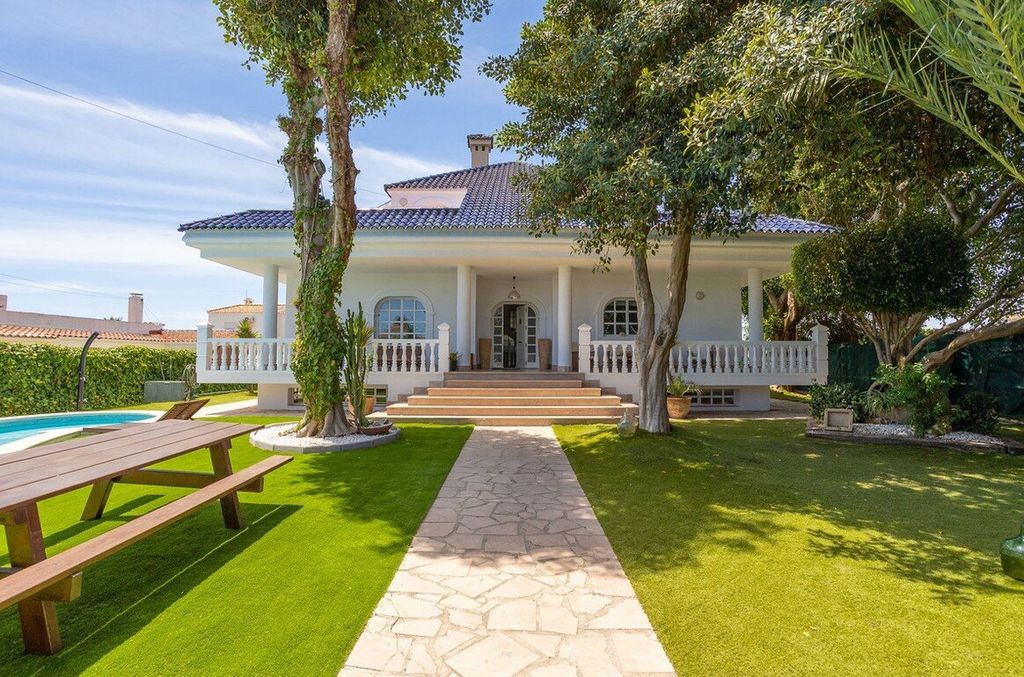 Property photo 1 of 50