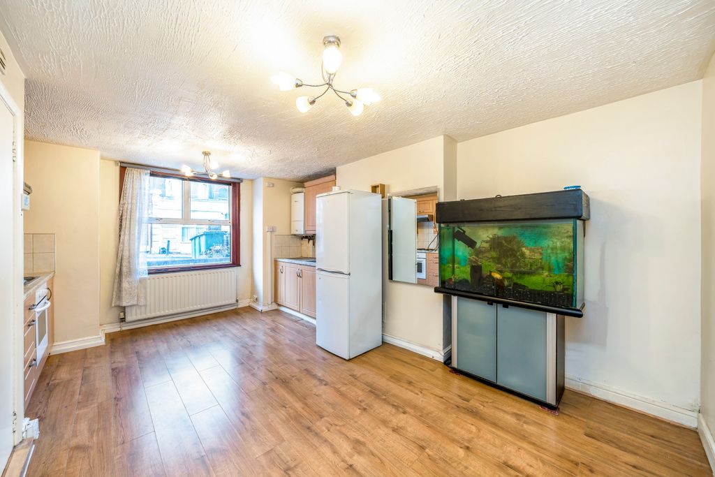 Property photo 3 of 4 Picture No. 04