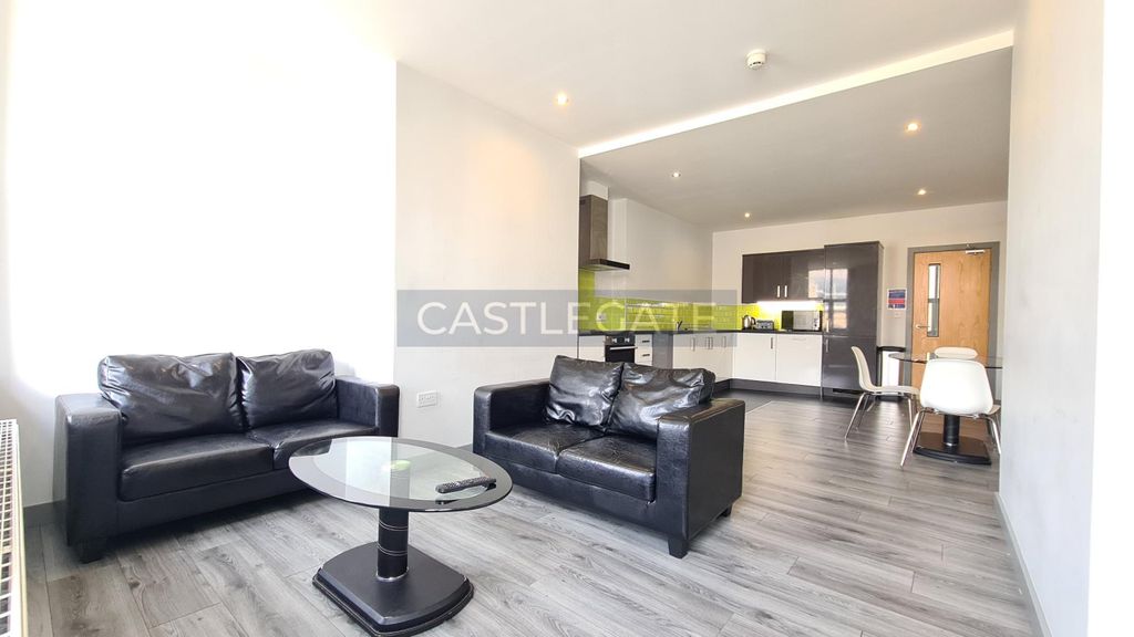 Property photo 1 of 17 Room 38, 39, 40 The Works At Standard House Communal Kitchen (7)