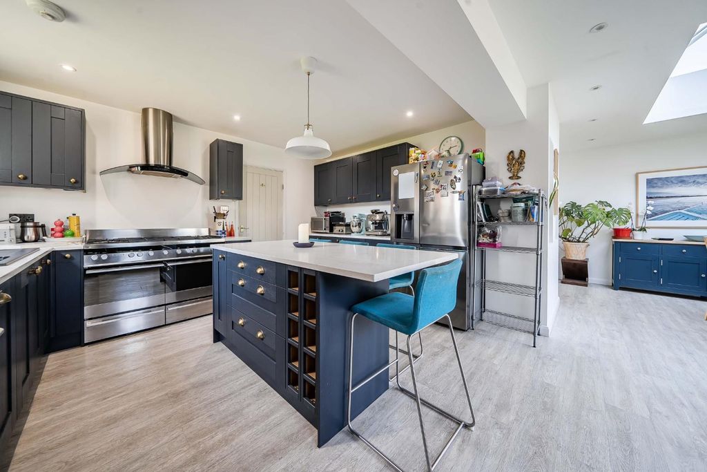 Property photo 3 of 16 1-69d7Eef43F2cc-1437719-15-69d684ce27928-1.Jpg