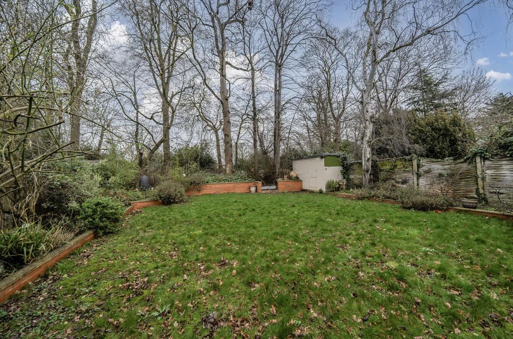 Additional image 19 of 5 bed property for saleCavendish Drive, Edgware HA8