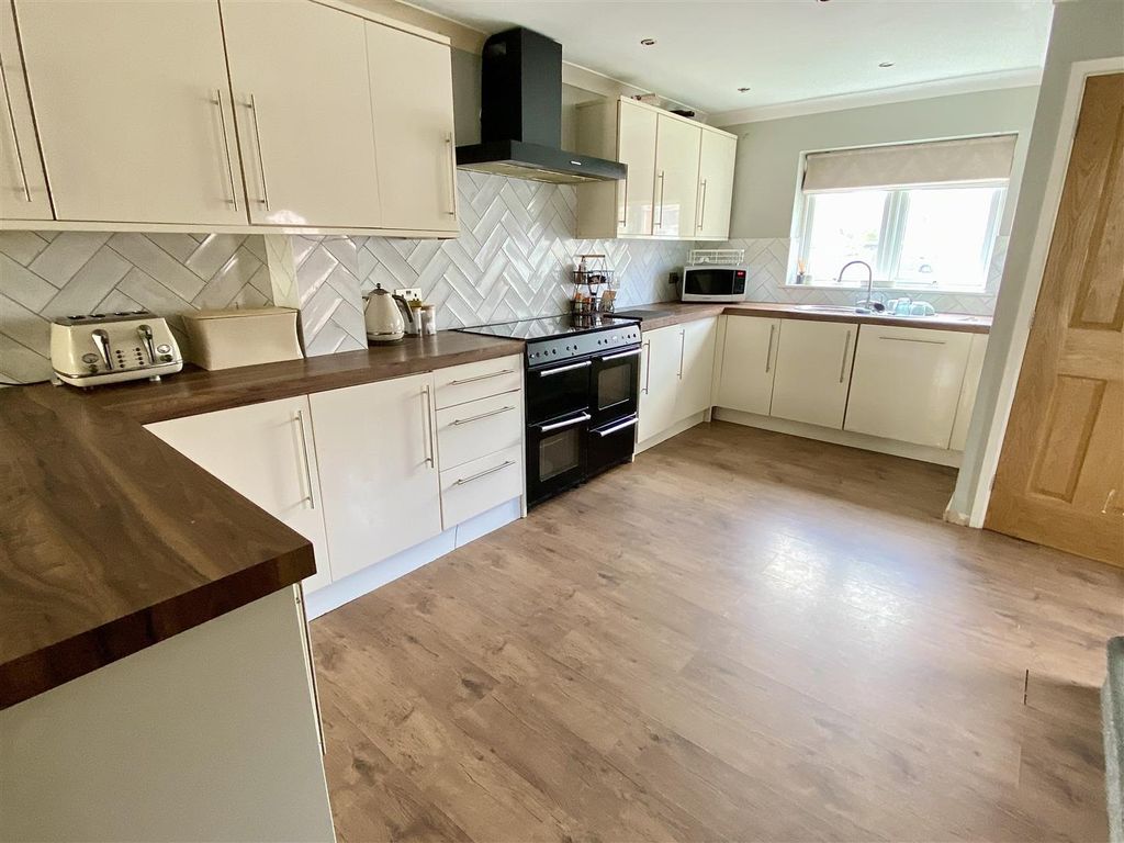 Property photo 3 of 8 Piltkitchen.Jpg