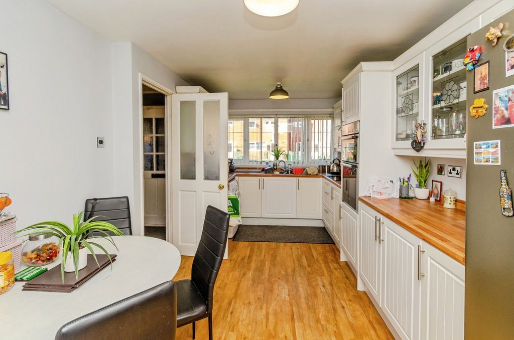 Property photo 2 of 19 Photograph