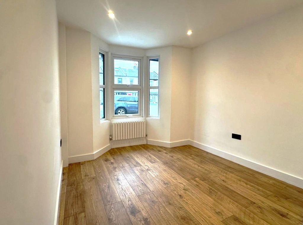 Property photo 2 of 14 Gallery