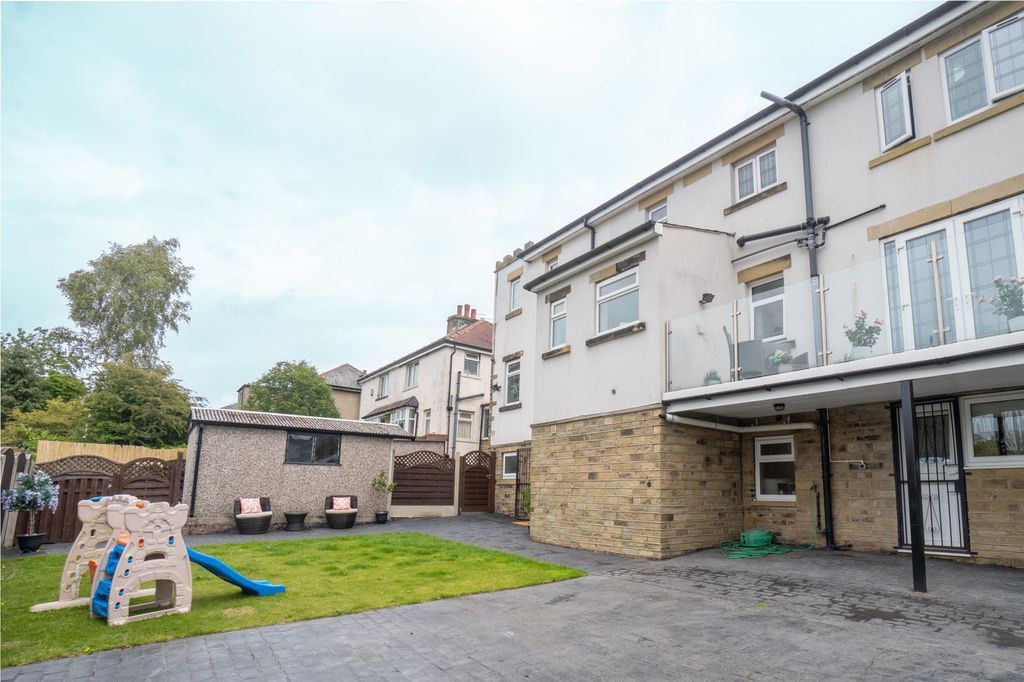 Property photo 2 of 52