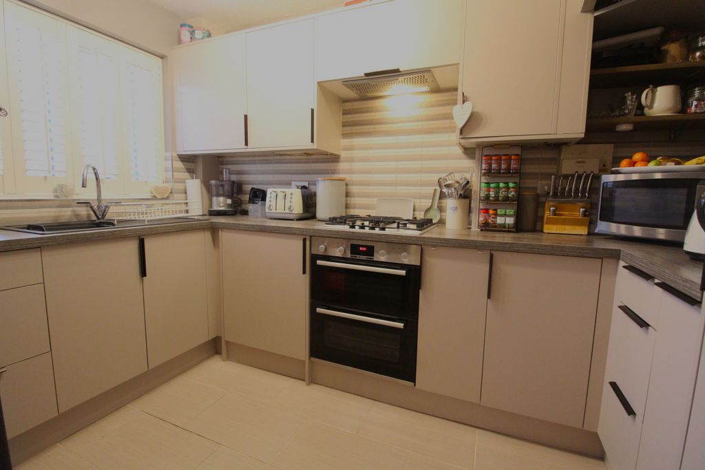 Property photo 3 of 16 Kitchen