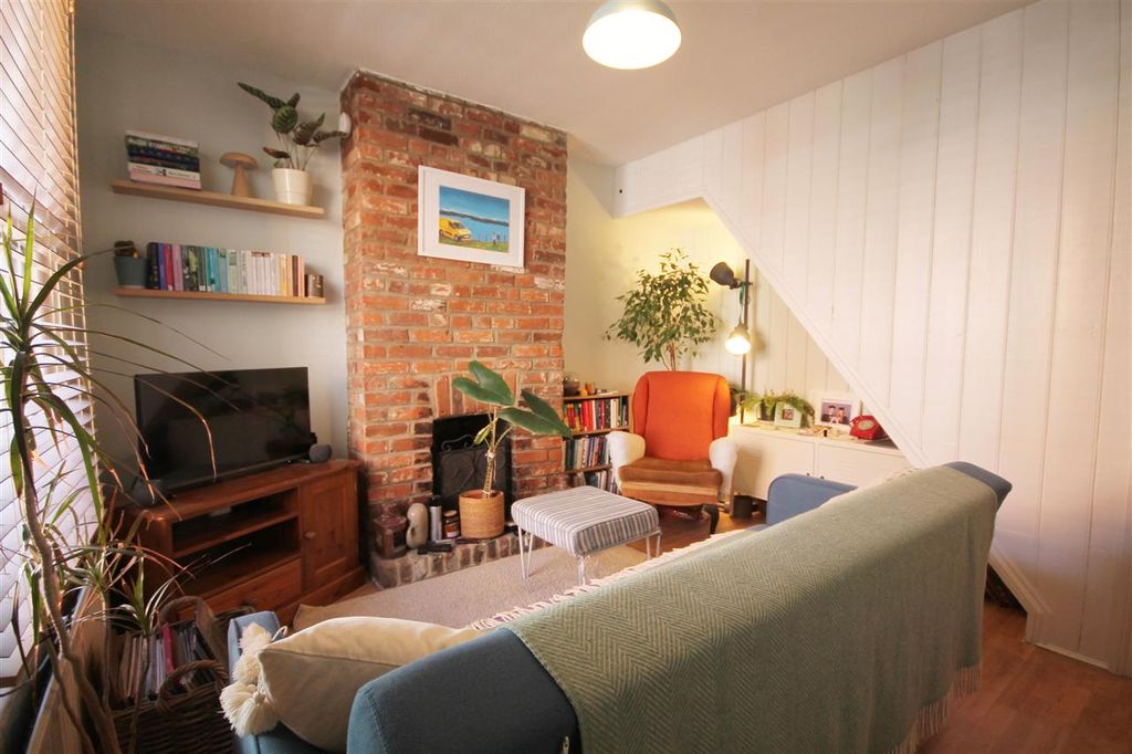 Property photo 2 of 8