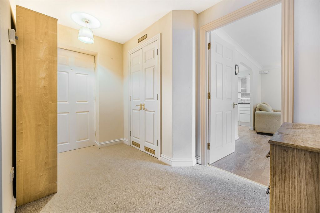 Property photo 2 of 9 Hallway