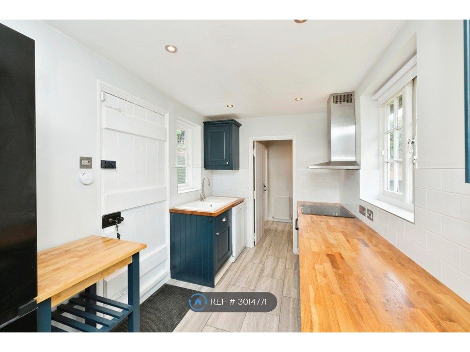 Property photo 3 of 12 Kitchen