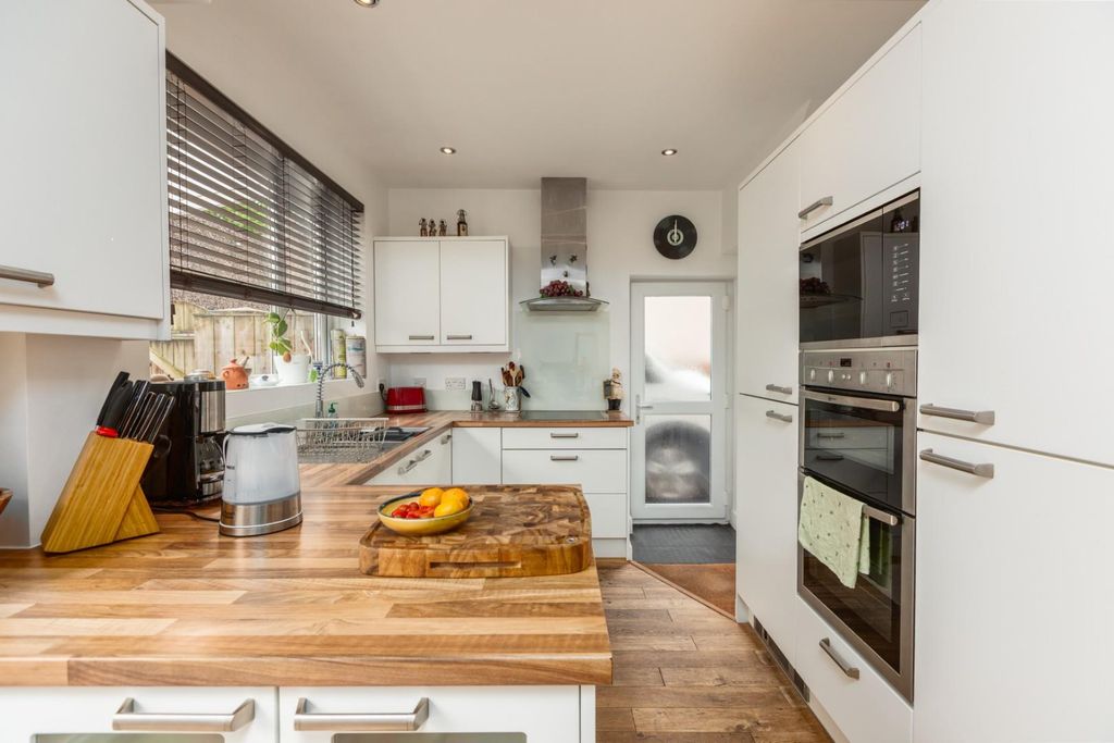 Property photo 2 of 34 Cz0A0303-Edit.Jpg