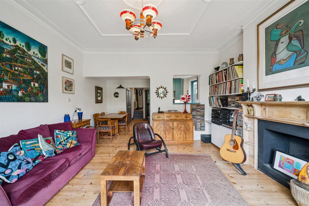 Property photo 2 of 12 For Sale - Ennismore Avenue, W4