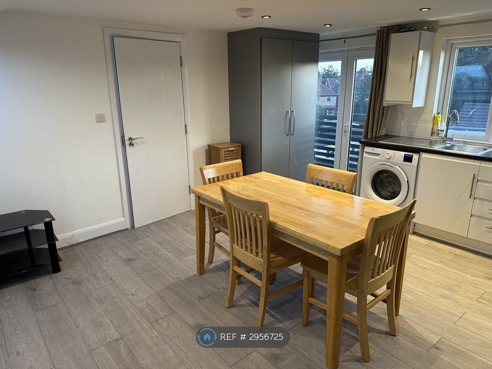 Property photo 3 of 22 Loft Living/Dining