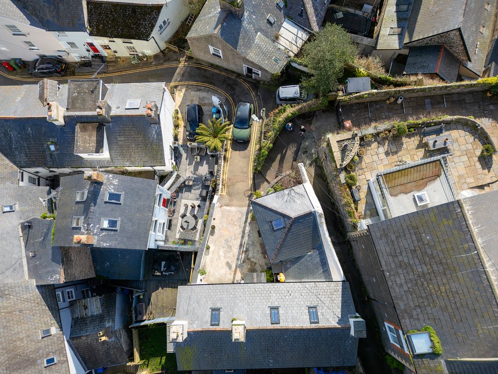 Property photo 2 of 25