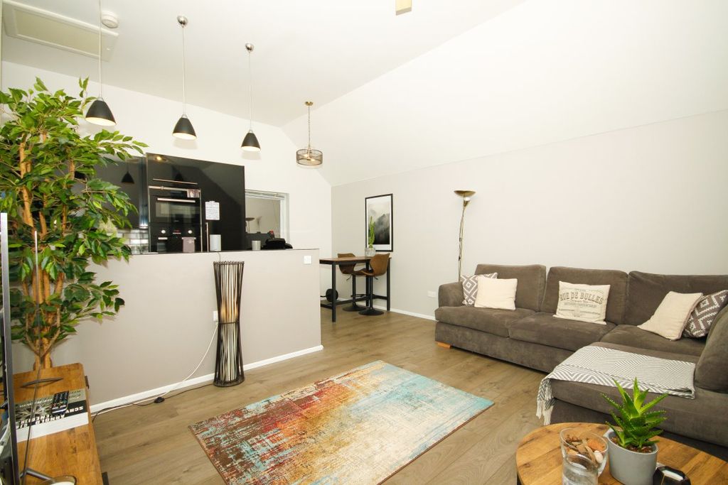 Property photo 1 of 9 2 Bedroom Apartment, Allocated Parking, Rare Duplex Apartment, 650Sq Ft!