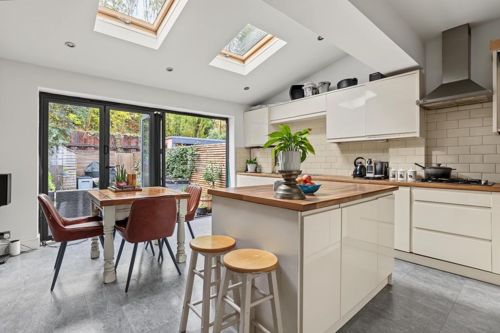 Property photo 1 of 15 66 Cambridge Road, London, Se20 7XL 05.Jpg