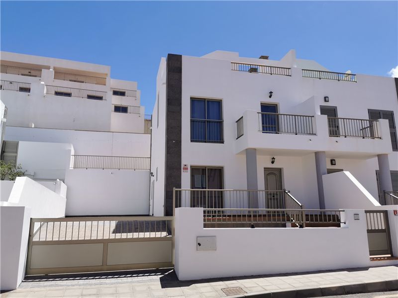 Property photo 1 of 30 Facade - View 1