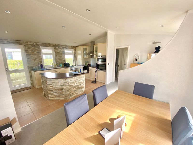 Property photo 3 of 27 Kitchen/Dining Room