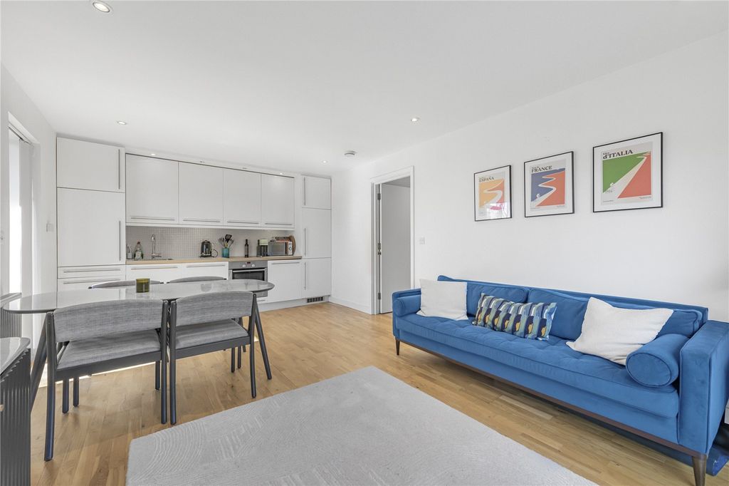 Property photo 2 of 8 Reception/Kitchen