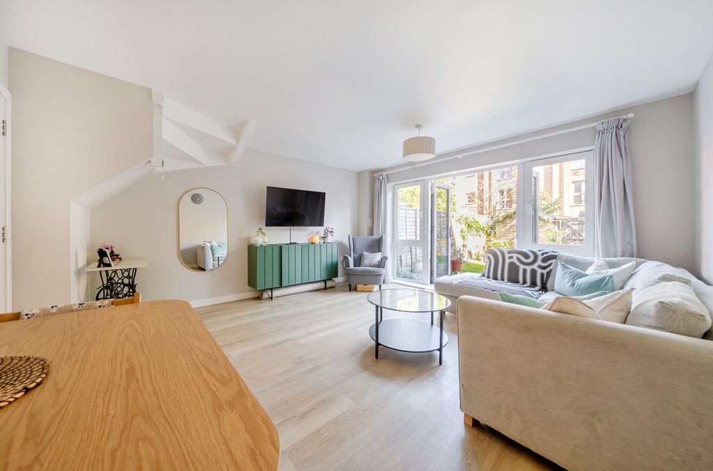 Property photo 3 of 8