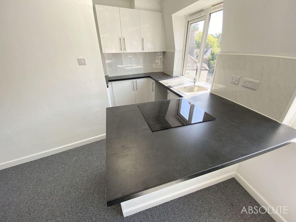 Property photo 3 of 7 Kitchen