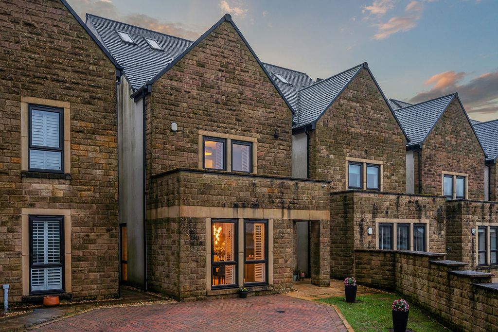 Property photo 1 of 46 4865580