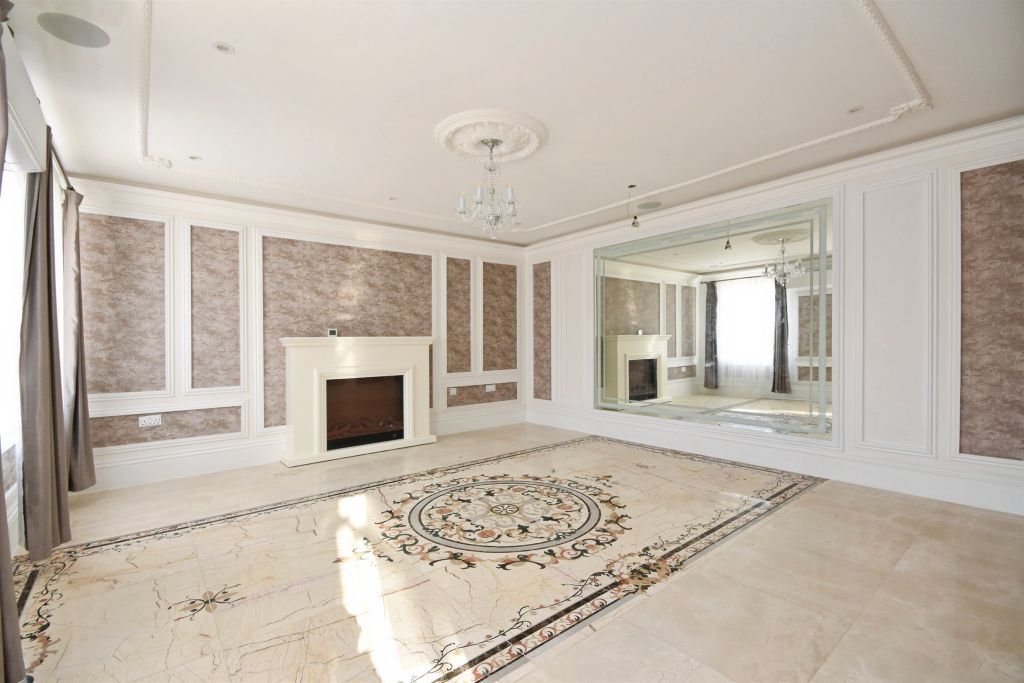 Property photo 3 of 32