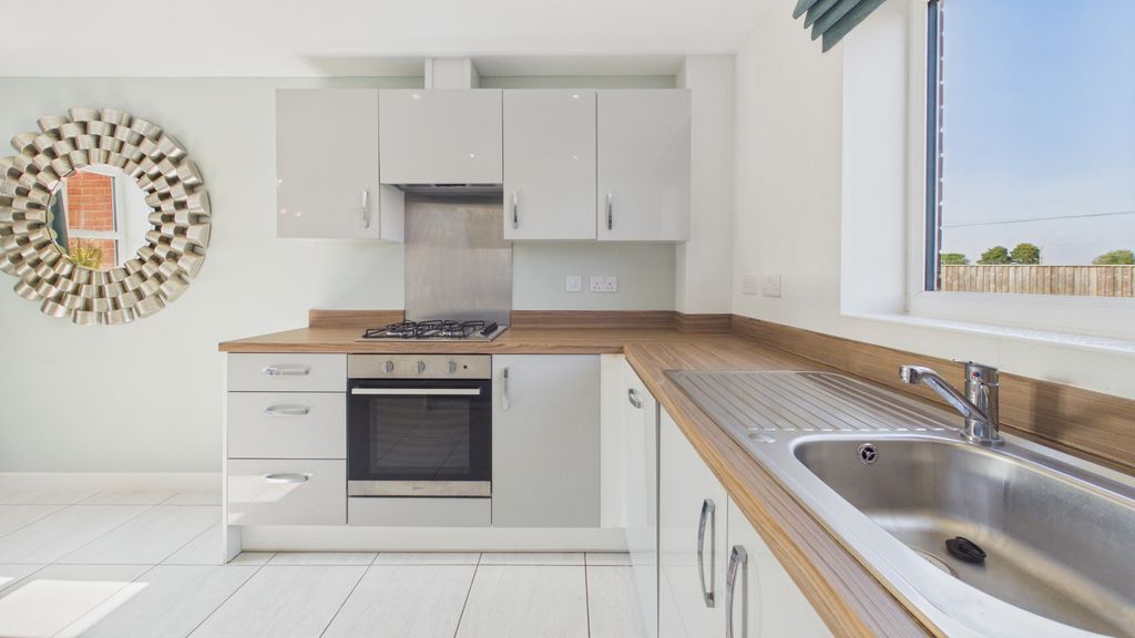 Property photo 2 of 30 5306243